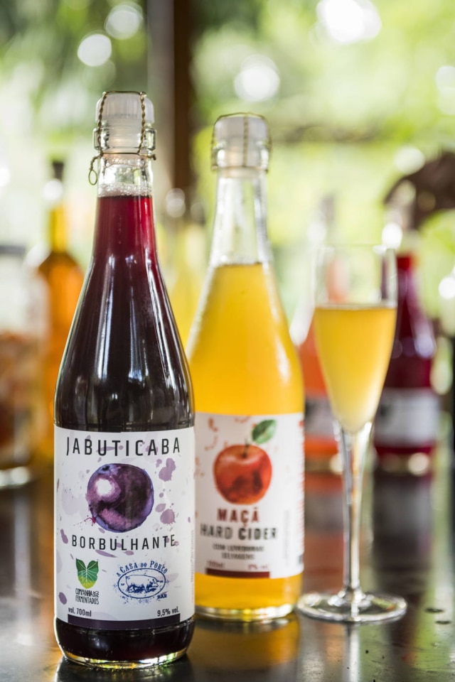 Ding Musa Borbulhantes, da Cia. dos Fermentados, feitos com frutas variadas.