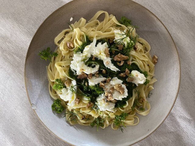 Patrícia Ferraz/Estadão/Cerâmica Muriqui Tagliatelli com espinafre, dill e mozzarella de búfala fresca.