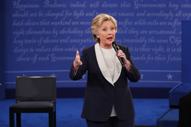 Doug Mills/The New York Times Hillary Clinton de Ralph Lauren no segundo debate dos candidatos à presidência dos Estados Unidos.