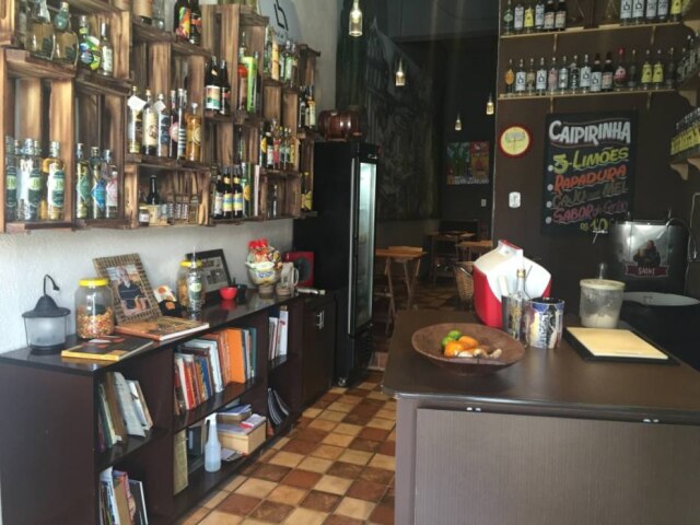Ana Paula Boni?Estadão Butique da Cachaça, de Leandro Batista, que reúne 60 rótulos do destilado