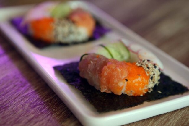 Nilton Fukuda|Estadão O inventivo donut de peixe. Um temaki desconstruído que já virou febre na Califórnia