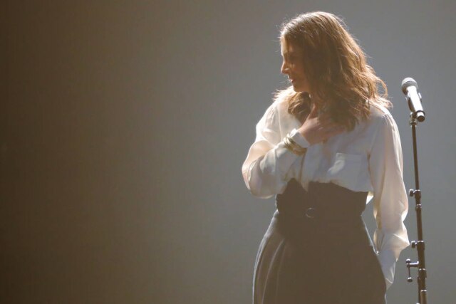 Andrew Kelly/Reuters A cantora neozelandesa Lorde usou um manifesto em seu vestido no Grammy Awards como forma de protestar os abusos na indústria do entretenimento