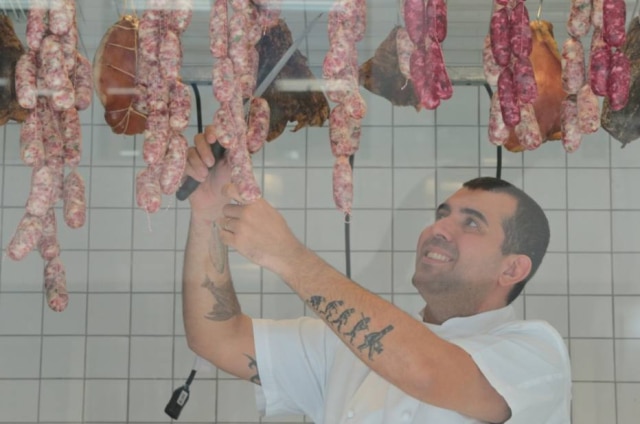 A Casa do Porco foi aberta em outubro de 2015. Desde então, o chef Jefferson Rueda já abriu o Hot Pork e a Sorveteria do Centro ao lado da Praça da República.