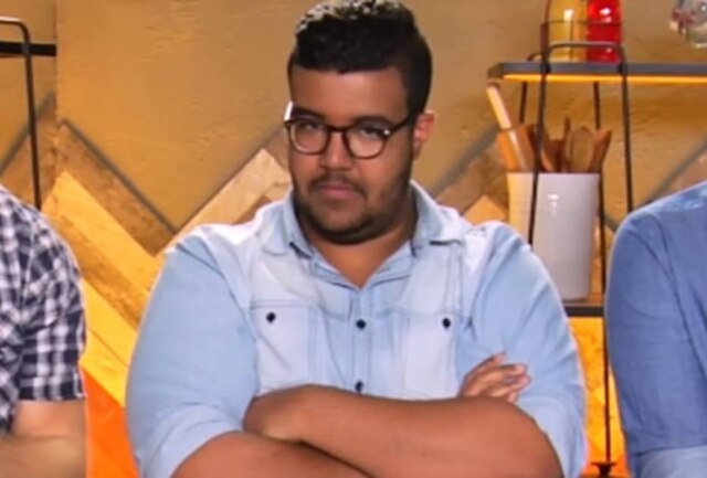 YouTube / @Band.com.br Léo Santos durante sua participação no 'MasterChef' em agosto de 2017.