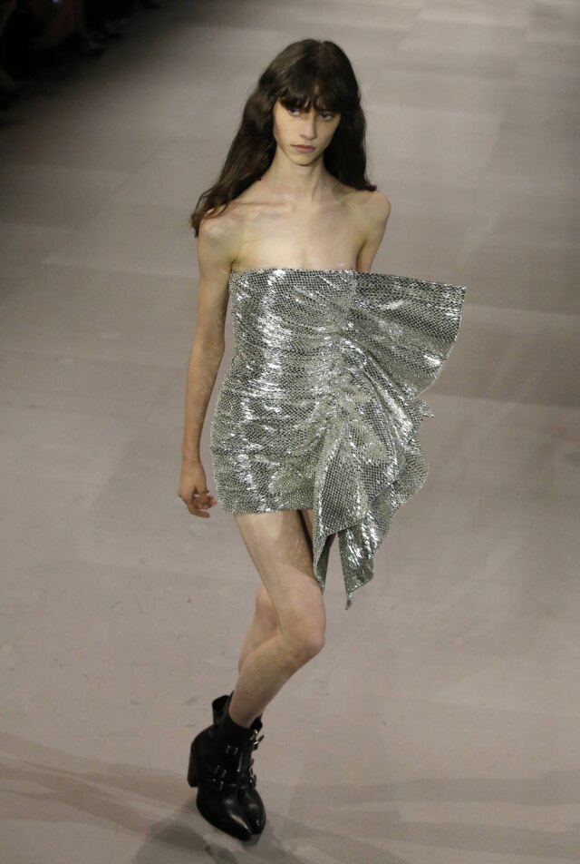 Michel Euler/AP Photo Um dos pontos de luz da apresentação, em que reinaram os looks em preto e branco