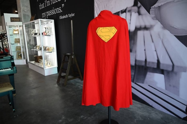 Robyn Beck / AFP Capa foi usada pelo ator Christopher Reeve no file 'Superman', de 1978