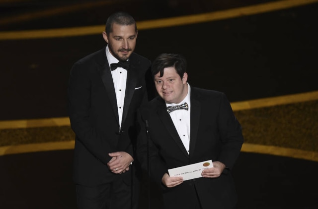 Chris Pizzello / AP Photo Shia LaBeouf e Zack Gottsagen durante a premiação do Oscar 2020