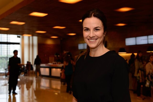 Divulgação No shopping JK Iguatemi é a consultora de moda Chris Francini quem dá as dicas