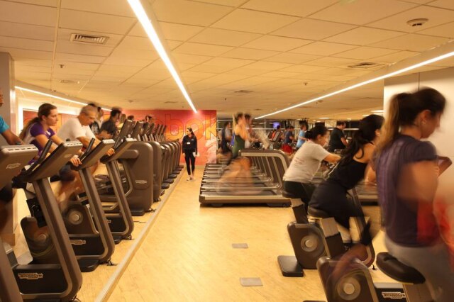 Divulgação Nada de pegar muito pesado na academia durante o primeiro mês