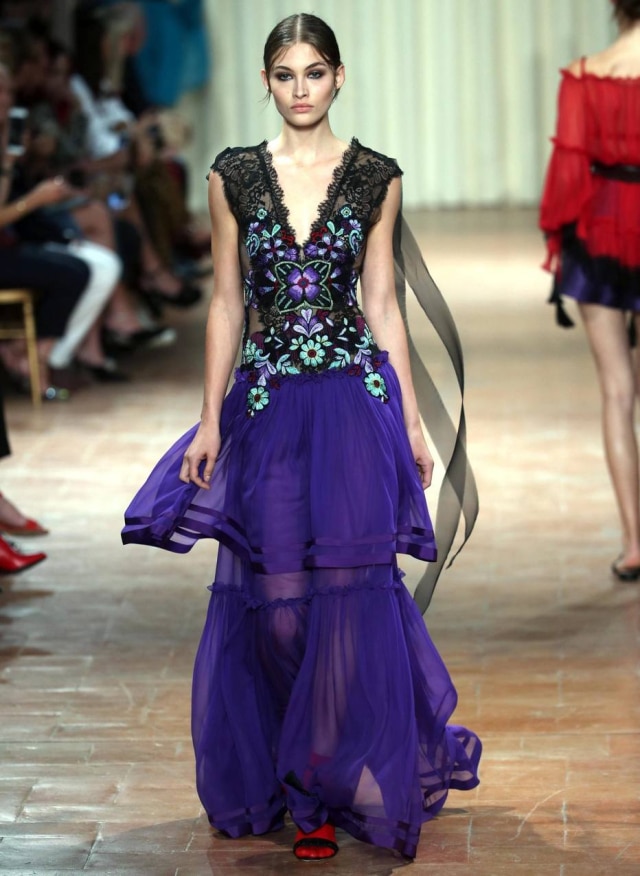 EFE/Matteo Bazzi Na Alberta Ferreti, vestidos de flamenco e bordados mexicanos.