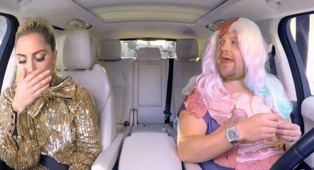Reprodução/YouTube Lady Gaga falando sobre seus looks antigos mais excêntricos.