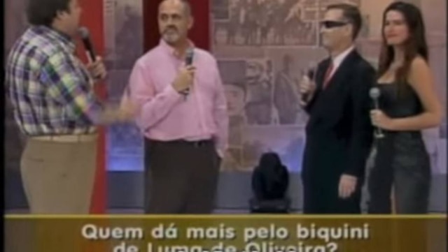 Reprodução/ YouTube Albert X Faustão, Oscar Maroni, Eike Batista e Luma Oliveira em um programa de 2001