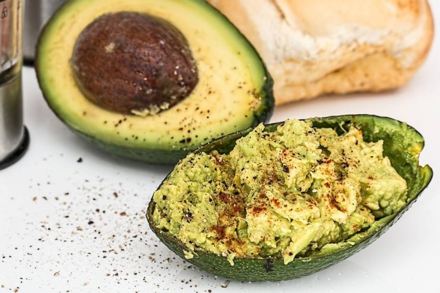 Pixabay O abacate é um alimento rico em gordura saudável.