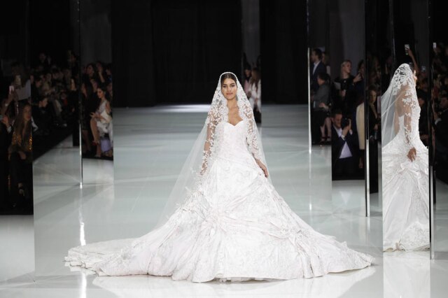 AP Photo/Christophe Ena Vestido usado por Camila Coelho levou 200 horas para ficar pronto