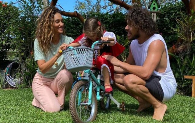 Instagram/ @joseloreto Débora Nascimento, José Loreto e a filha Bella