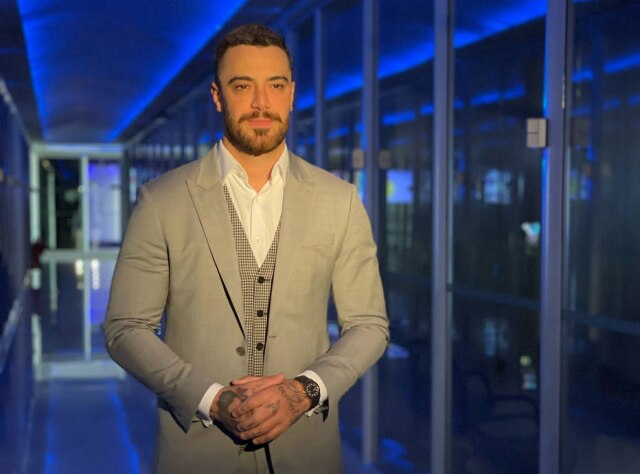 Shark Tank Brasil O ator Felipe Titto será o apresentador da sexta temporada do 'Shark Tank Brasil', que será transmitida pela primeira vez na televisão aberta, na RedeTV.