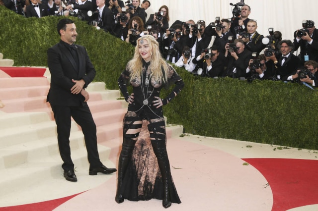 Damon Winter/The New York Times No baile do MET, Madonna usou um vestido feito sob medida por Riccardo Tisci, estilista da Givenchy