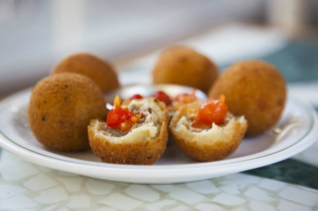 Antonio Rodrigues|Divulgação Gonzaguinha, bolinho de carne de sol com pimenta cambuci e catupiry. Para acompanhar o chope no final do expediente.