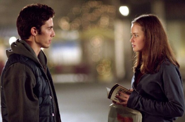 Repodução de cena de 'Gilmore Girls'/Netflix Jess e Rory em 'Gilmore GIrls'