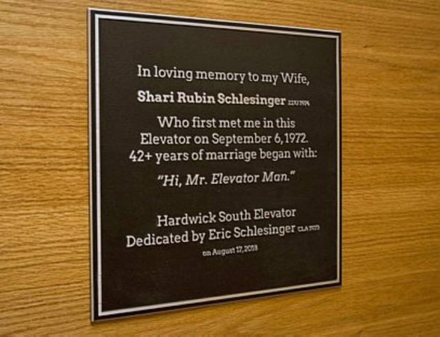 Philadelphia’s Temple University Placa em homenagem ao casal Sharyn Rubin e Eric Schlesinger