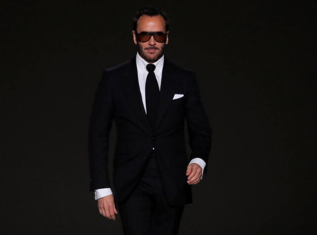 BRENDAN MCDERMID/REUTERS O estilista texano Tom Ford ao fim de seu mais recente desfile, em Nova York