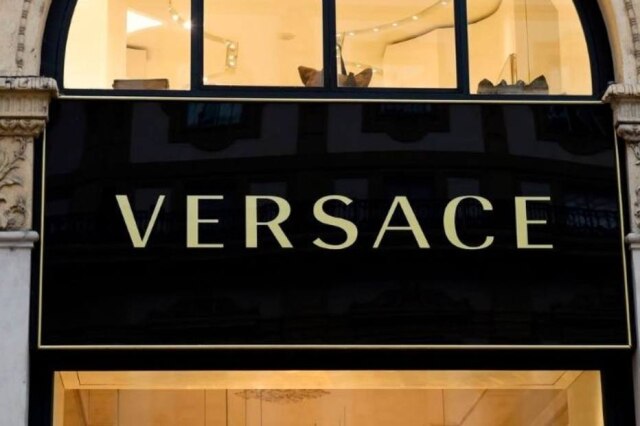 Miguel Medina/AFP Marca foi fundada em 1978 pelo designer Gianni Versace.