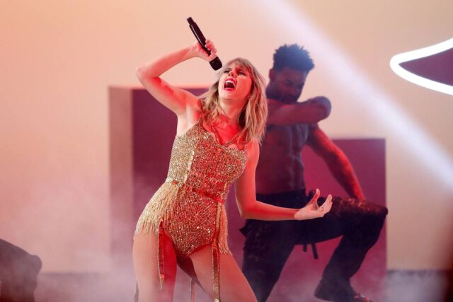 Mario Anzuoni/Reuters A cantora Taylor Swift anunciou o lançamento da faixa 'Carolina', da trilha sonora do filme 'Um Lugar Bem Longe Daqui'.