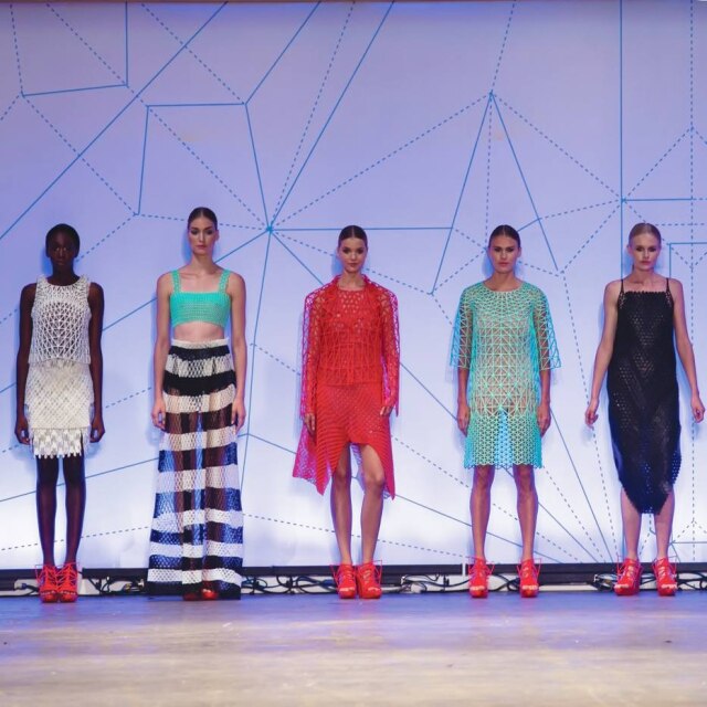 Divulgação A estilista israelense Danit Peleg criou uma coleção de roupas usando impressoras 3D.