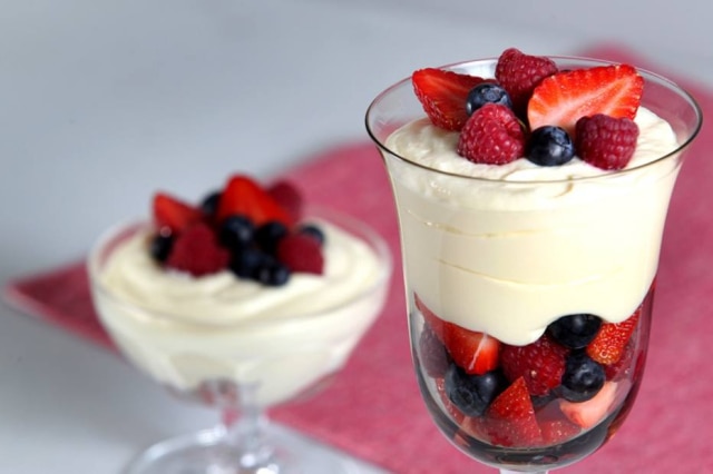 Márcio Fernandes|Estadão Creme de mascarpone com frutas vermelhas.