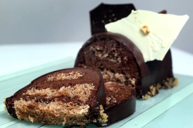 Márcio Fernandes|Estadão Receita de bolo musse de chocolate e nozes do Renato Blinder, da Oera Ganache