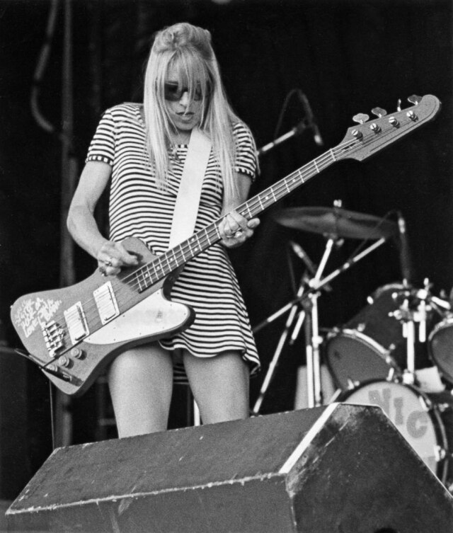 Divulgação Kim Gordon em show.