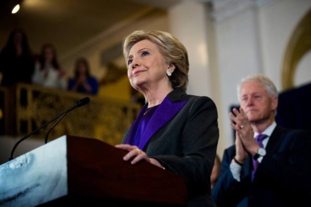DOUG MILLS / THE NEW YORK TIMES Hillary usou conjunto Ralph Lauren no discurso de despedida.