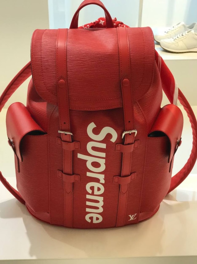 JORGE GRIMBERG Mochila Louis Vuitton em colaboração com a Supreme.