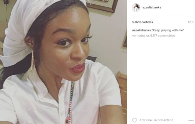 Reprodução/Instagram Azealia Banks em selfie provocando Rihanna.