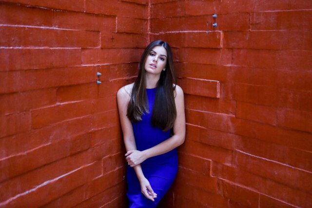 GABRIELA BILO/ ESTADAO Os fios longos viraram a marca registrada de Camila Queiroz.
