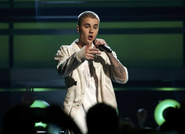 REUTERS/Mario Anzuoni Australiano fingia ser Justin Bieber para pedir fotos sensuais de fãs do cantor.