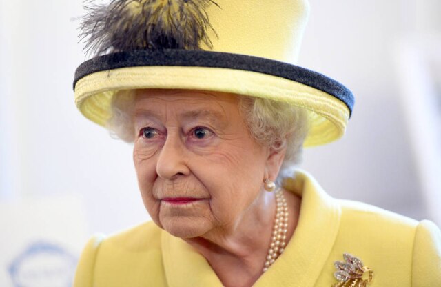 REUTERS/Stuart C. WIlson/Pool Homem mais velho do Reino Unido recusou cartão da rainha Elizabeth II para ajudar o governo a economizar dinheiro.