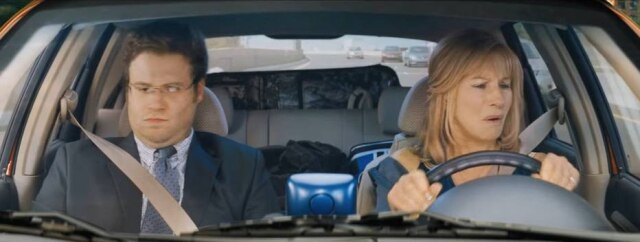 Reprodução de cena do filme 'Minha Mãe É Uma Viagem' (2012) / Paramount Seth Rogen e Barbra Streisand em cena.