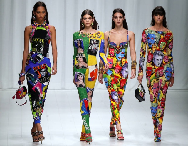 REUTERS/Stefano Rellandini Estampas famosas da grife, como a de Marilyn Monroe, desenhada por Gianni Versace em 1991, foram apresentadas novamente