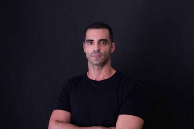 GLAUCIA MACHADO O designer Luciano Santelli, criador da coleção