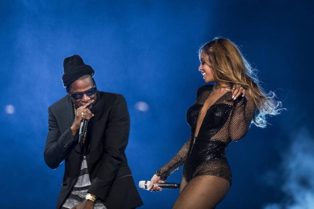 Chad Batka/The New York Times Beyoncé e Jay-Z foram flagrados em um set de filmagens na Jamaica e fãs brasileiros compararam o figurino da cantora com o usado por Anitta em 'Vai Malandra'