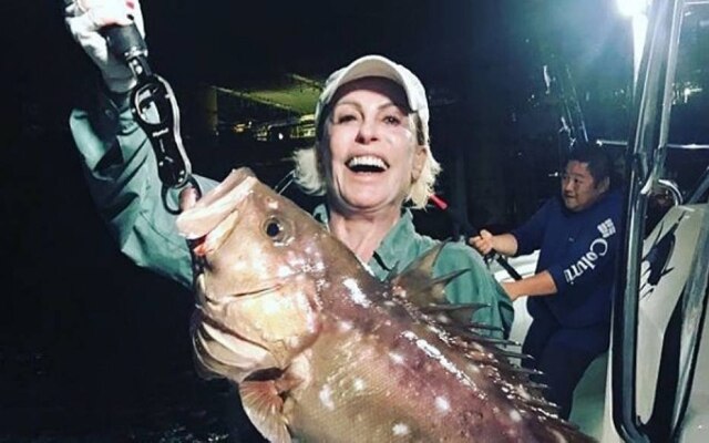 Instagram / @anamaria16 Ana Maria Braga durante pesca oceânica realizada no último fim de semana de abril.