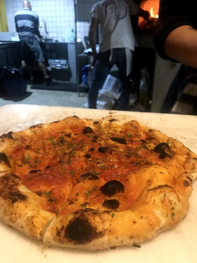 Renata Mesquita/Estadão Campeã. Pizza alla marinara, molho suave, alici e alho crocante