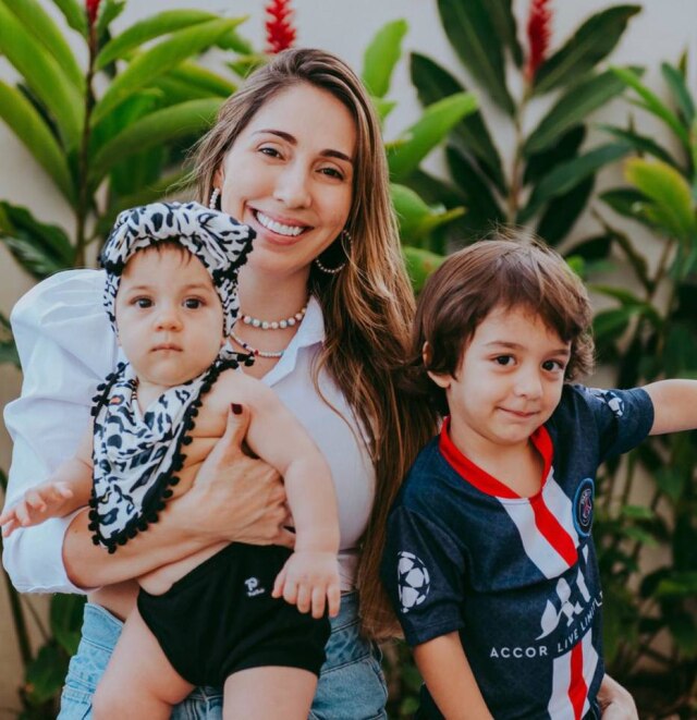 Cedida por Fabiana Leite Graciano Willana com os filhos Eduardo e Ana Carolina.