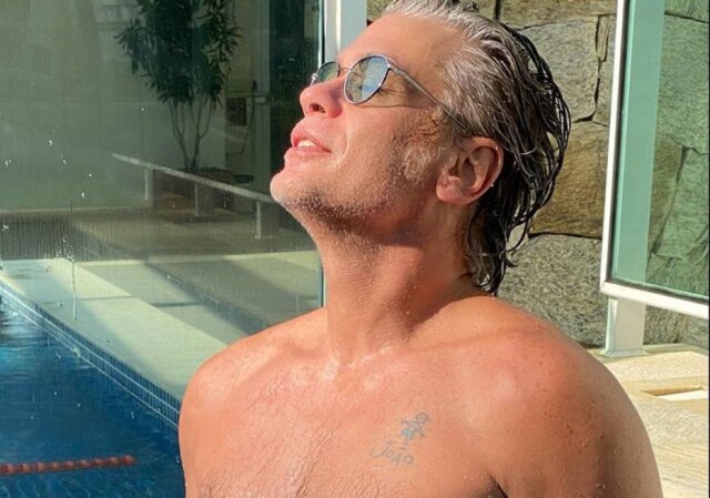 Reprodução Instagram / @fabioassuncaooficial Fábio Assunção completa 50 anos em ótima forma, casado e com 3 filhos, sendo uma nascida em abril deste ano.