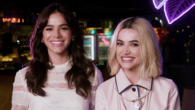 Netflix Bruna Marquezine e Manu Gavassi apresentaram 'Maldivas', diretamente do site da série no Rio de Janeiro