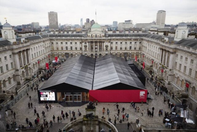A instalação do London Fashion Week na Somerset House