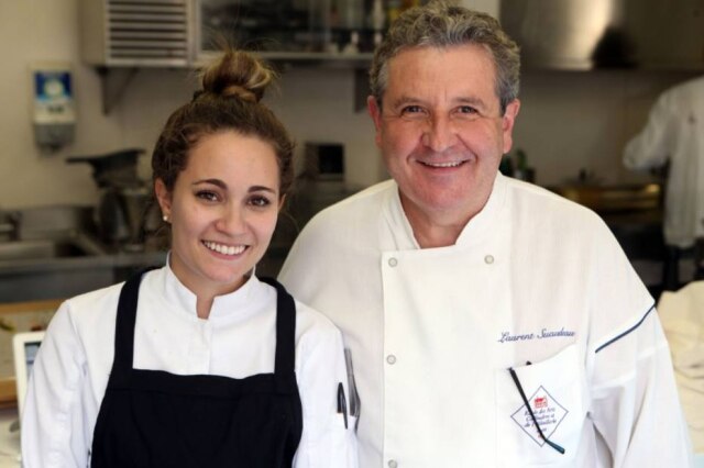 Giovanna Grossi representante brasileira do Bocuse D'Or ao lado do chef na Escola Laurent