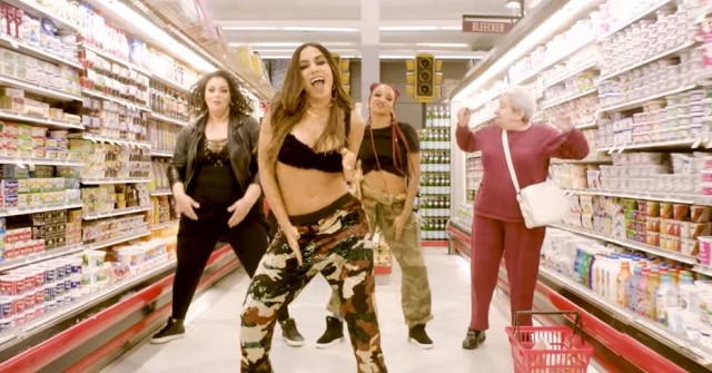 Trecho do clipe 'Paradinha'/YouTube Perez Hilton também fez um vídeo com o filtro de 'Paradinha'