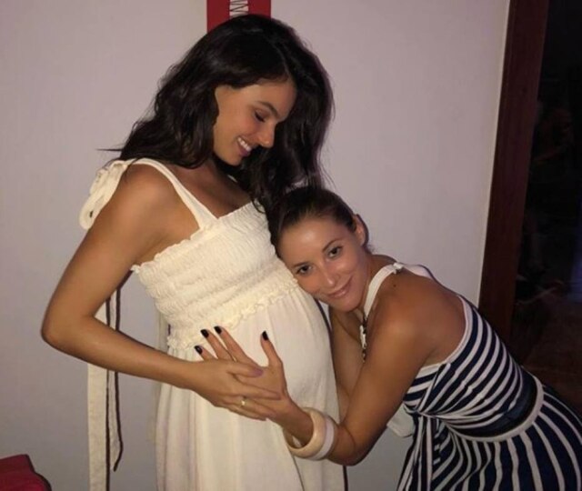 Instagram/@isisvalverde Isis Valverde.
